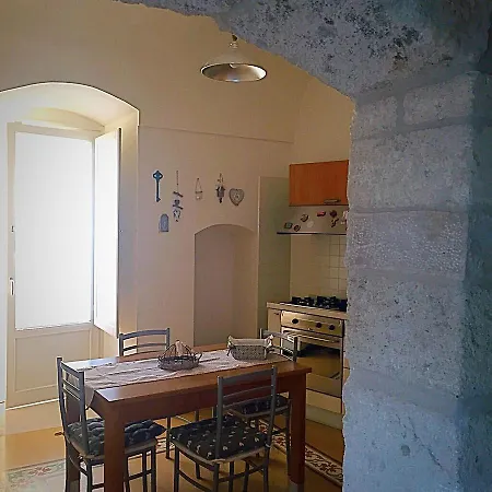 Arco Poli